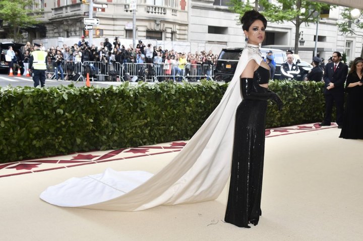 Eiza-Gonzalez-Met-Gala-Dress-2018.jpg
