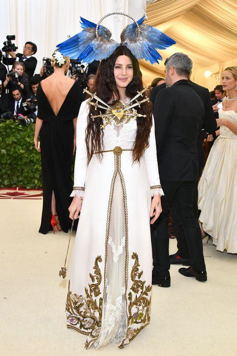 lana-del-rey-met-gala-2018-1525739344.jpg