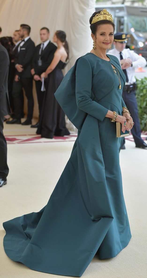 lynda-carter-met-gala-2018-03.jpg