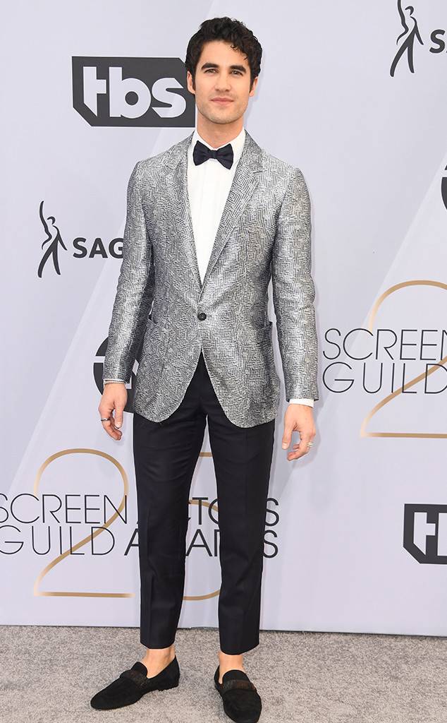rs_634x1024-190127164705-634.darren-criss-2019-sag-awards-red-carpet-fashions.ct.012719